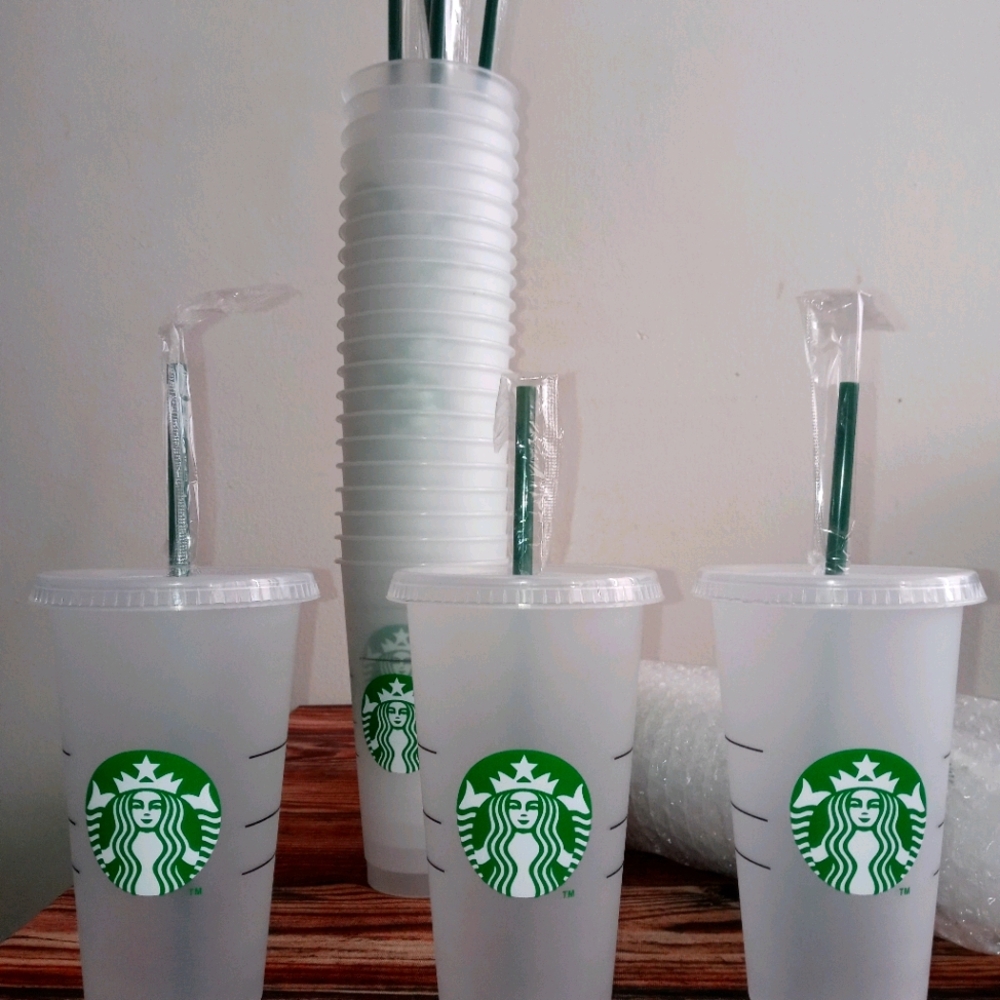 1 Starbucks cup with lid in straw